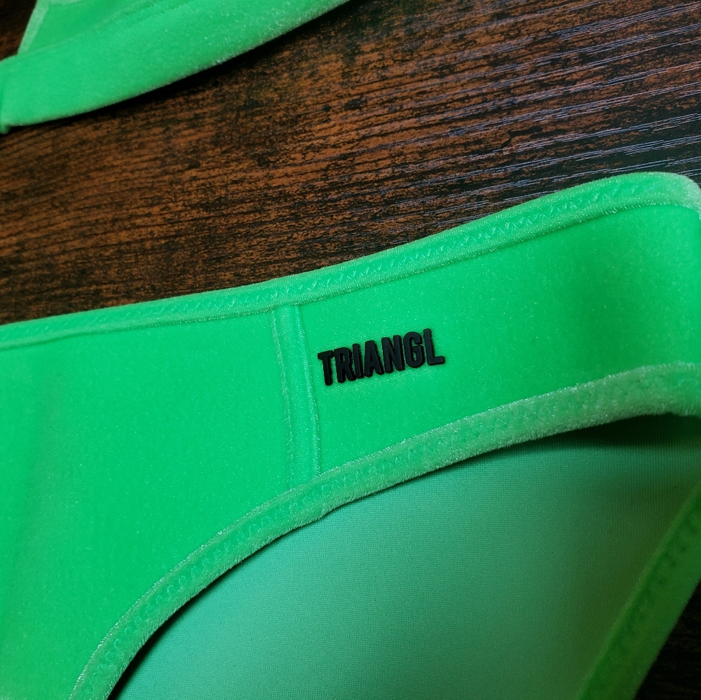 S top, XXS bottom, *Rare* Triangl- lime neoprene Small top, XXS bottom, D cup - Picture 4 of 16